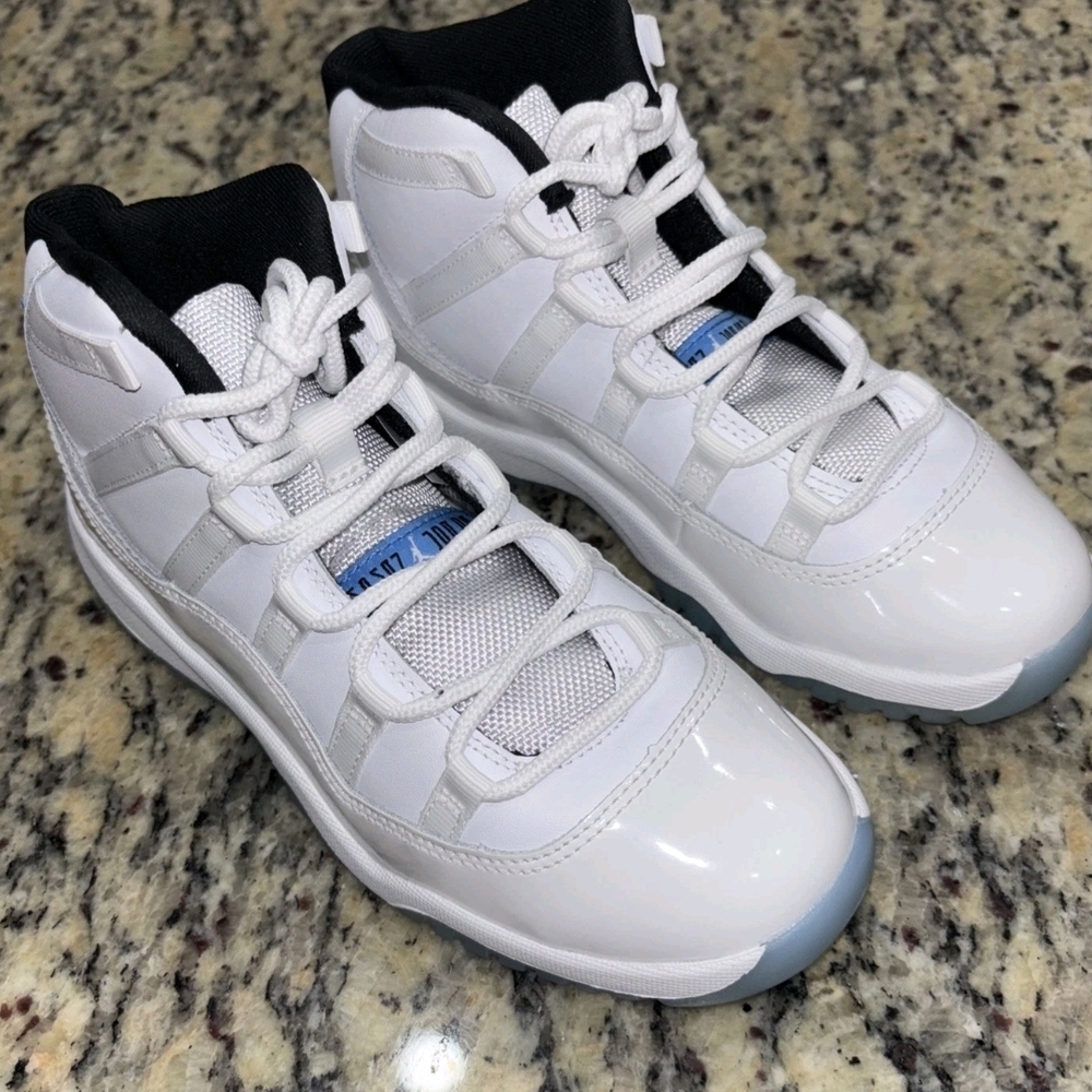 Jordan Kids Sneakers White and Light Blue - Picture 2 of 10
